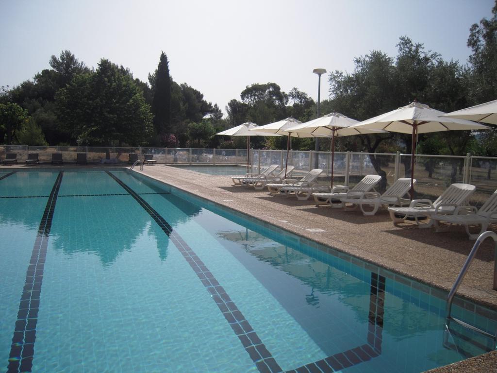 Le Domaine Des Oliviers Apartment Saint-Cyr-sur-Mer Luaran gambar